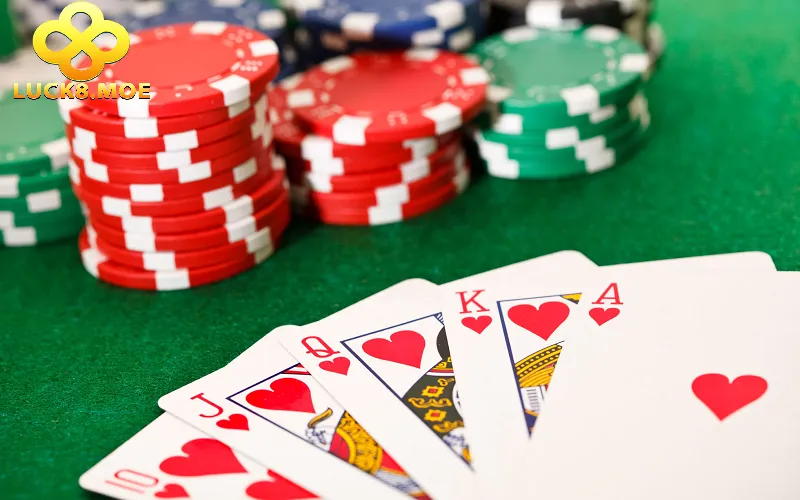 Tổng quan cơ bản về trò chơi bài Poker Luck8